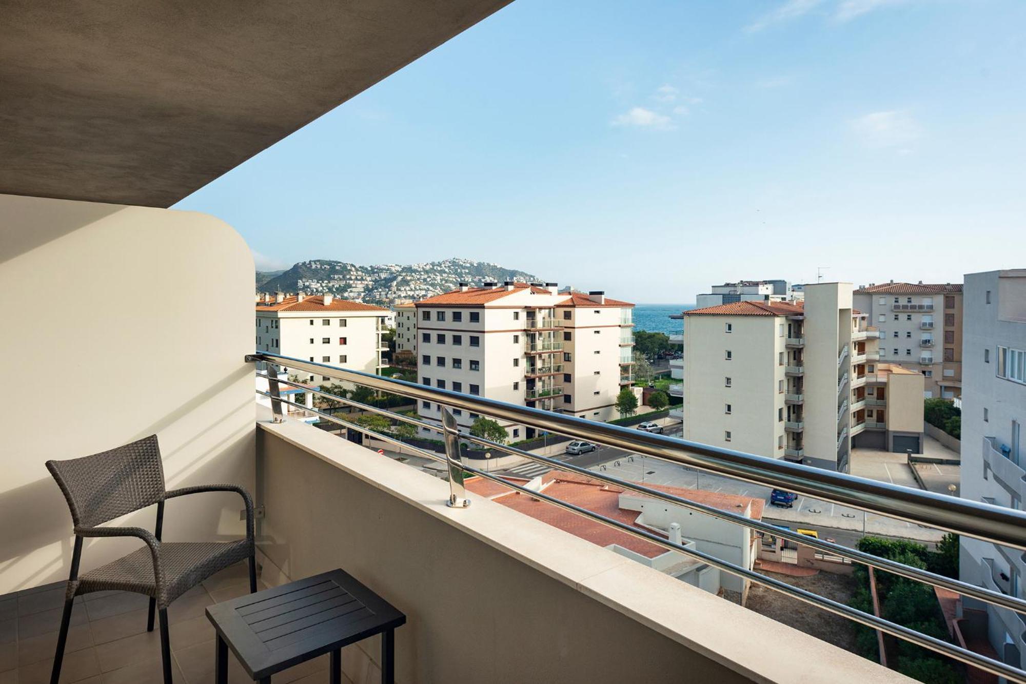 Hotel Spa Mediterraneo Park Roses Room photo