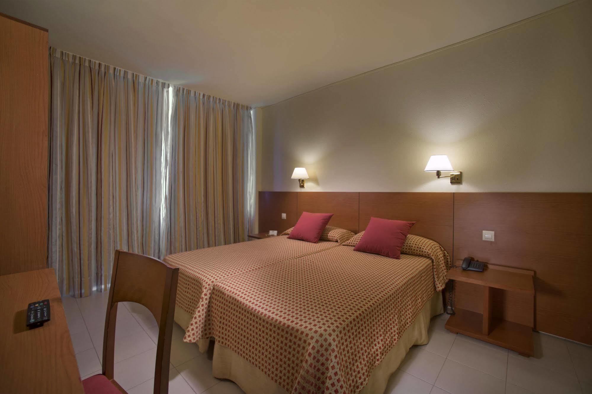 Hotel Spa Mediterraneo Park Roses Exterior photo