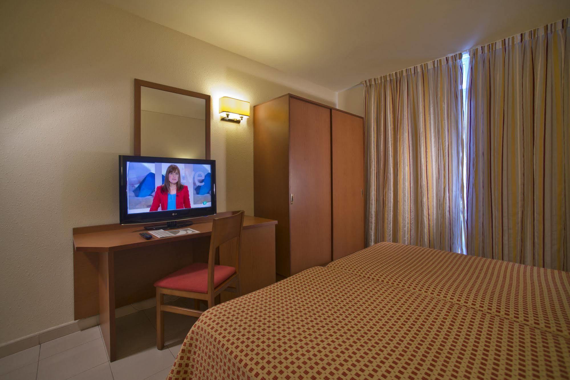 Hotel Spa Mediterraneo Park Roses Exterior photo