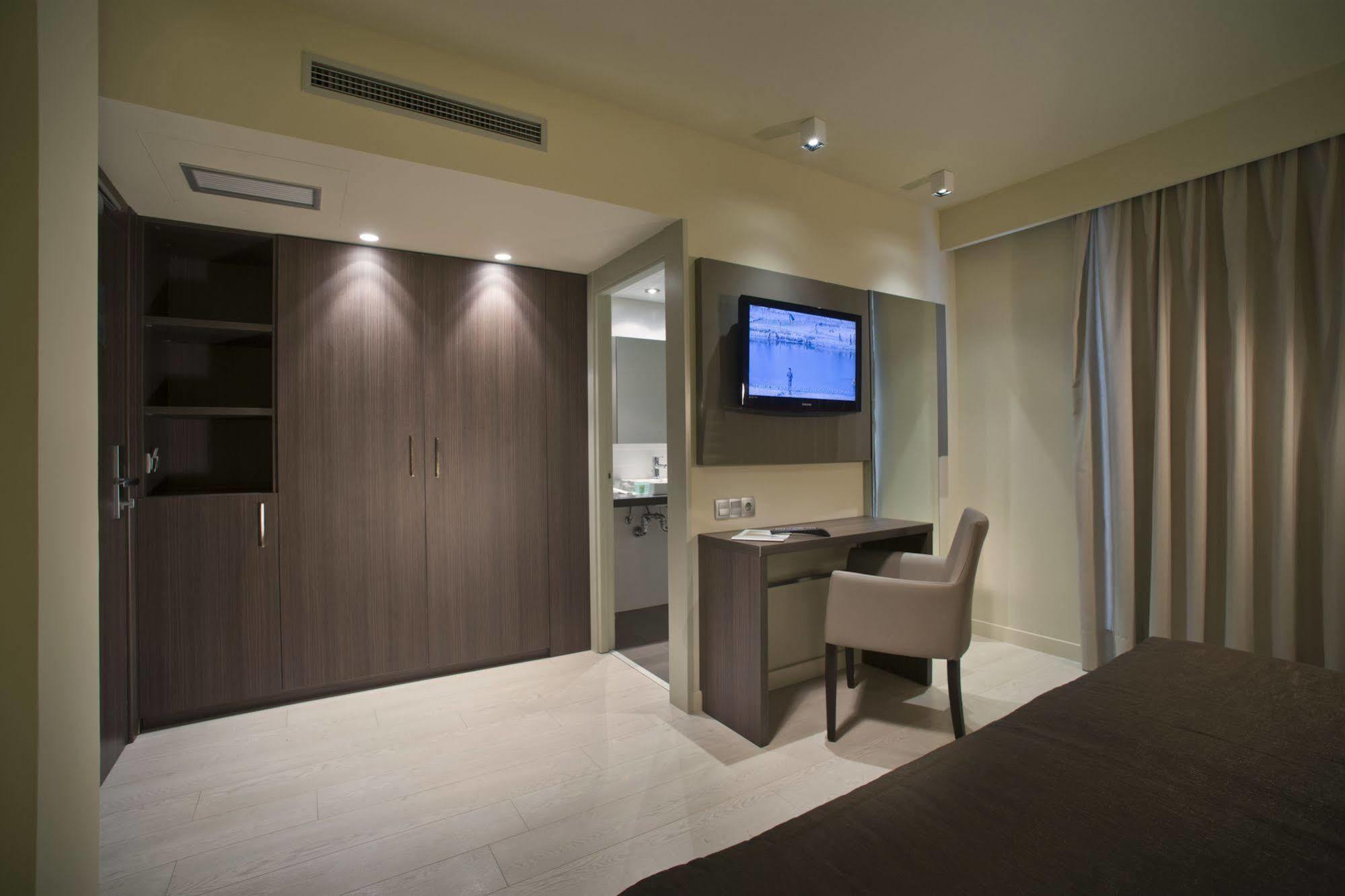 Hotel Spa Mediterraneo Park Roses Exterior photo